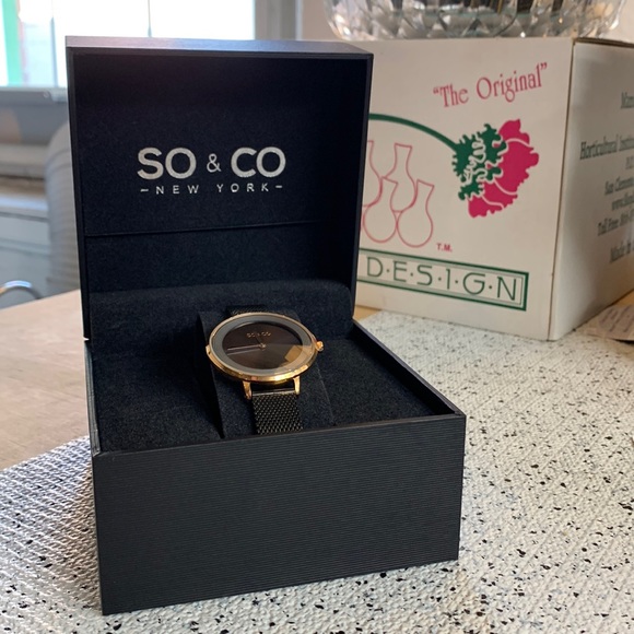 NIB SO&CO Black and Gold Discontinued Madison Watch, Stainless Steel Mesh Band - Picture 4 of 14